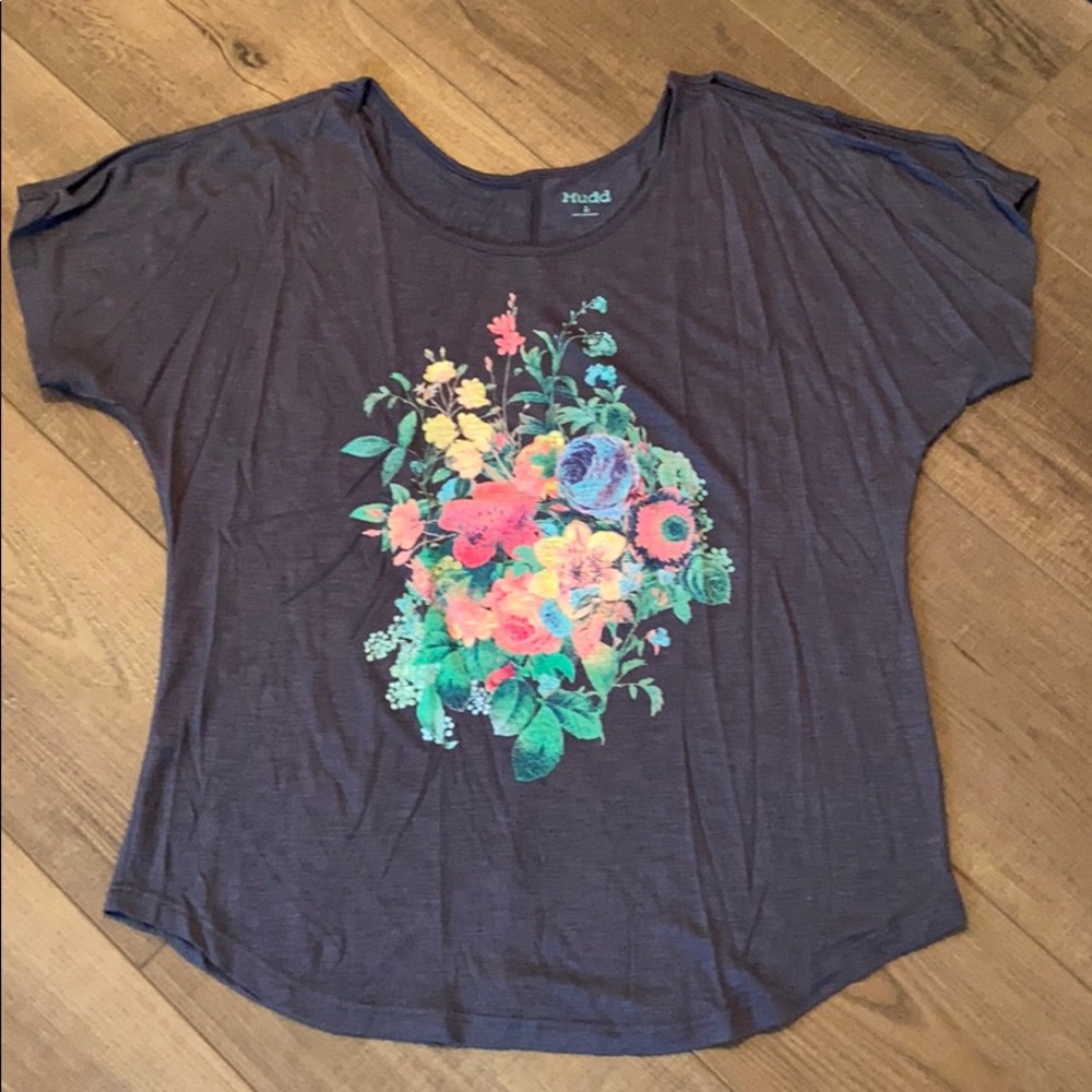 Cold shoulder tee